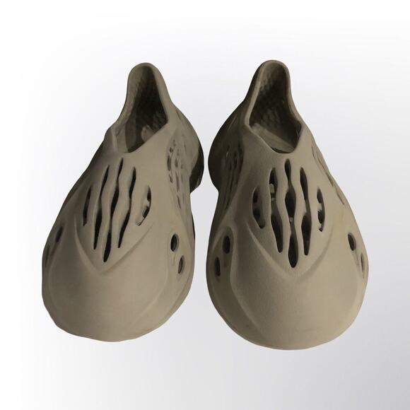 Yeezy Foam Runner Size 6 ( Women’s 7 ) - Picture 4 of 6